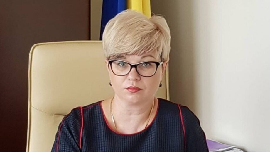 Колишня посадовиця ДПС залишила службу з доларами та квартирою чоловіка в Києві