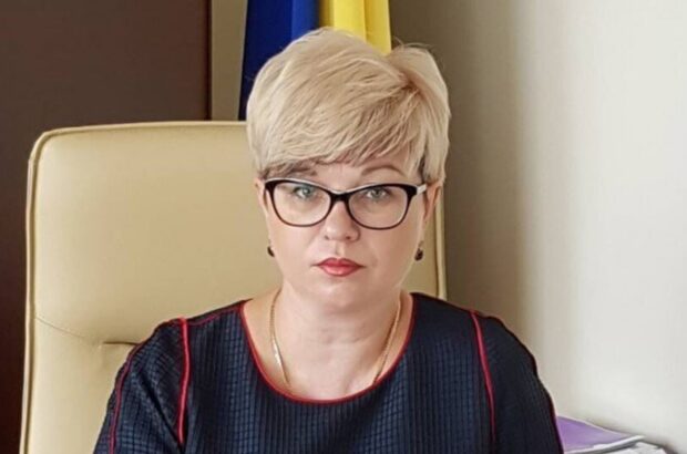 Бывшая чиновница ДПС оставила службу с долларами и квартирой мужчины в Киеве