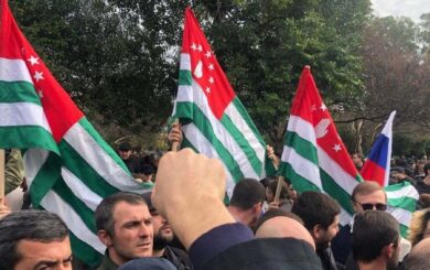 Протесты в Абхазии: лидер Бжания заявил о готовности уйти в отставку