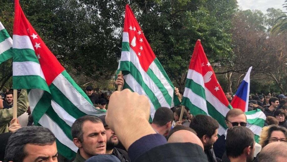 Протесты в Абхазии: лидер Бжания заявил о готовности уйти в отставку
