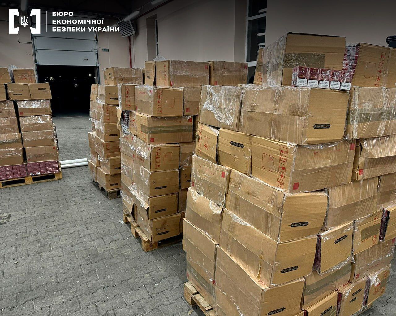 Контрабанда сигарет в цестерных: БЭБ сообщили подозрение злоумышленнику (фото)