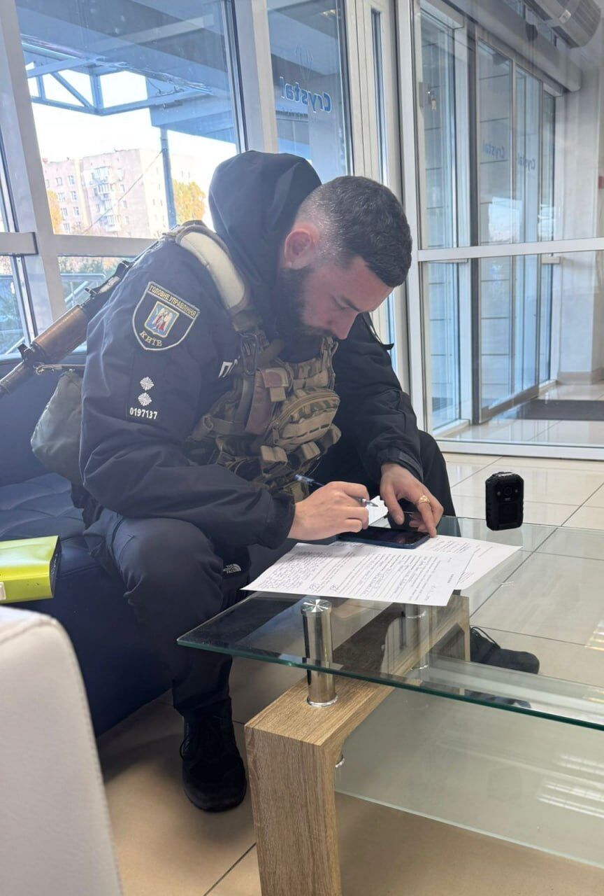 Полиция и журналисты раскрыли схему мошенников в Дарницком районе столицы