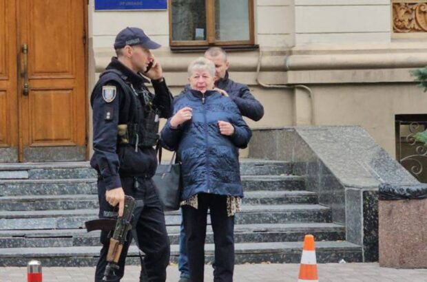 Мінування у Києві: перевіряють будівлю Міністерства культури та низку навчальних закладів