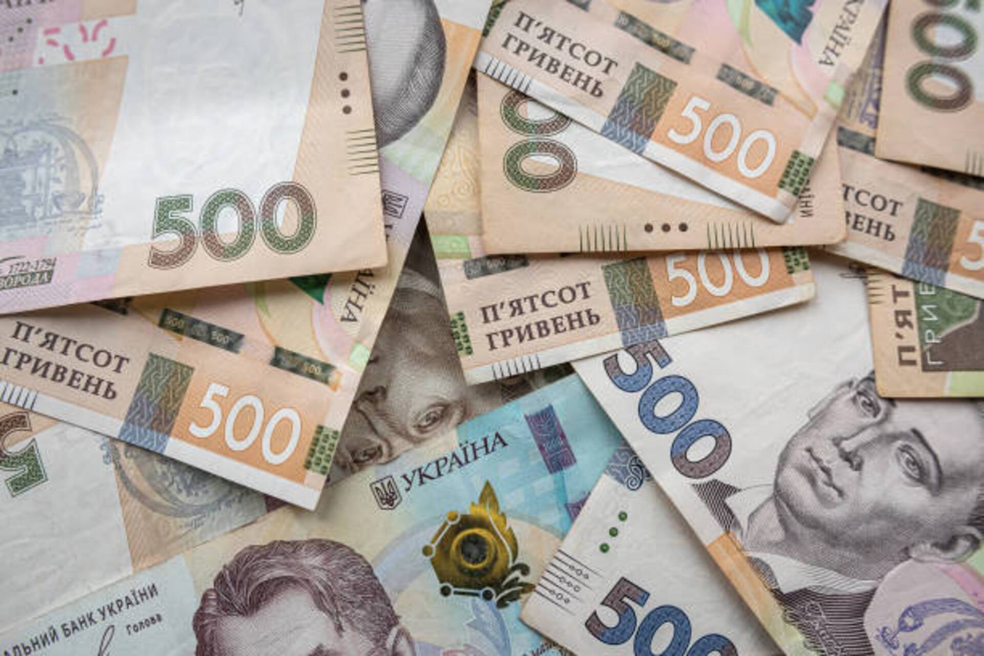34000 грн штраф слідчій поліції за обіцянку допомогти втікти за кордон