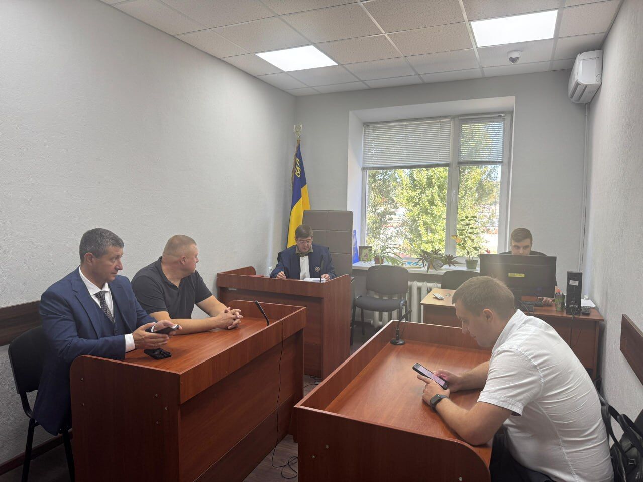 Суд арештував ексдепутата за незаконний видобуток супіску