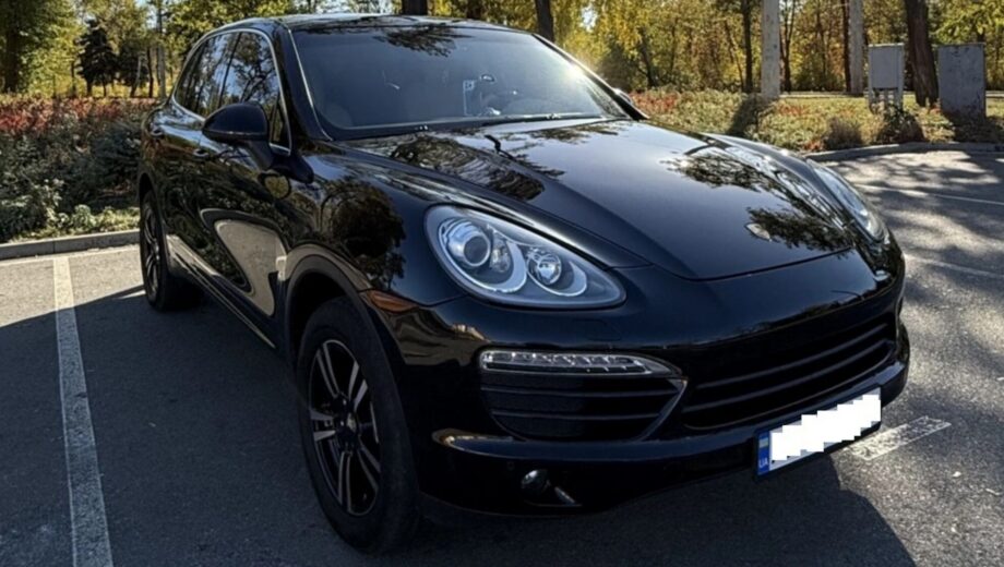 Співробітник ТЦК купив Porsche за суму, втричі нижчу від ринкової
