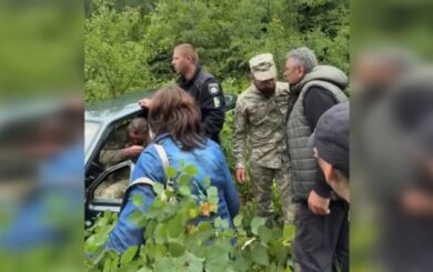 В Прикарпатье жители села Ворохта перекрыли дорогу и заблокировали работу ТЦК