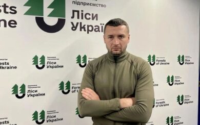 Болоховець оселився в лісі на Чернігівщині — замість табору для дітей там олені у вольєрах