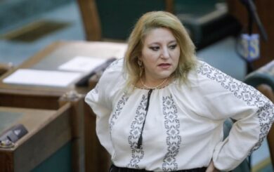 »Письма путину» и антиукраинская пропаганда: СБУ запретила въезд в Украину Диане Шошоаке