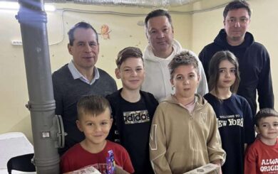 Свято під сирени: Ігор Корж та Олексій Юренко підтримали маленьких пацієнтів ”Охматдиту”