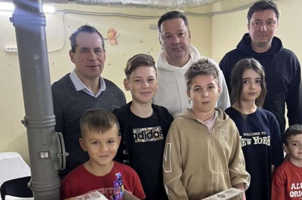 Праздник под сирены: Игорь Корж и Алексей Юренко поддержали маленьких пациентов »Охматдета»