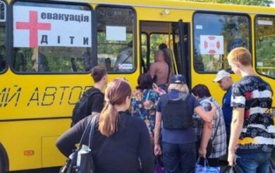 Эвакуация детей и семей в Лиманской общине Донбасса