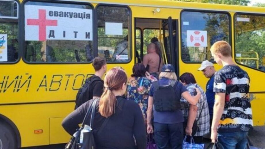 Эвакуация детей и семей в Лиманской общине Донбасса