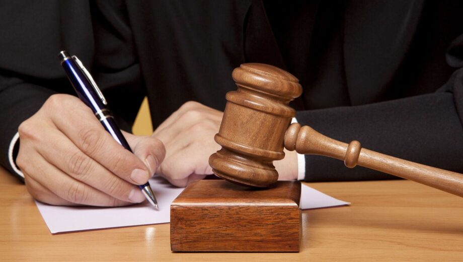 Львівський суд виніс вирок волонтеру, який продавав трофейну зброю для допомоги ЗСУ