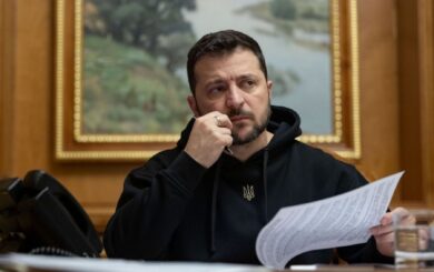 Зеленський затвердив емблему і прапор Служби зовнішньої розвідки