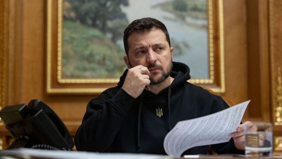 Зеленський затвердив емблему і прапор Служби зовнішньої розвідки