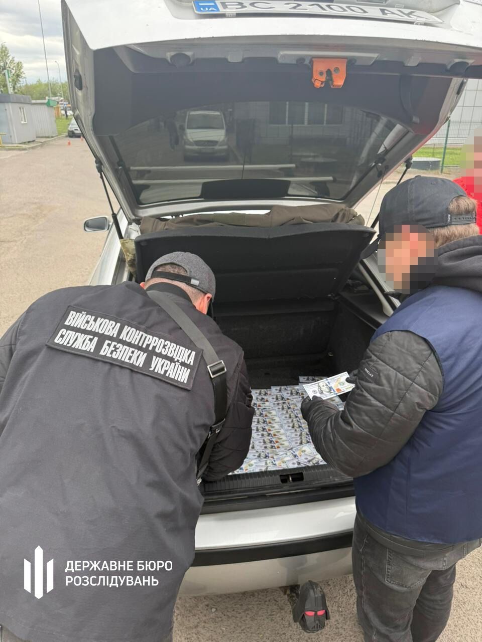 ДБР та СБУ затримали військового, який ''вирішував питання'' з мобілізацією