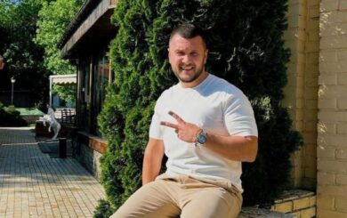 Волонтер Олексій Владіміров: розкішні авто та закордонні подорожі через систему ”Шлях”