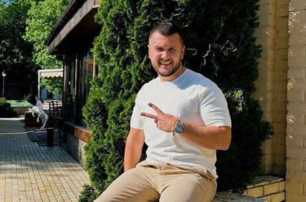 Волонтер Олексій Владіміров: розкішні авто та закордонні подорожі через систему ”Шлях”