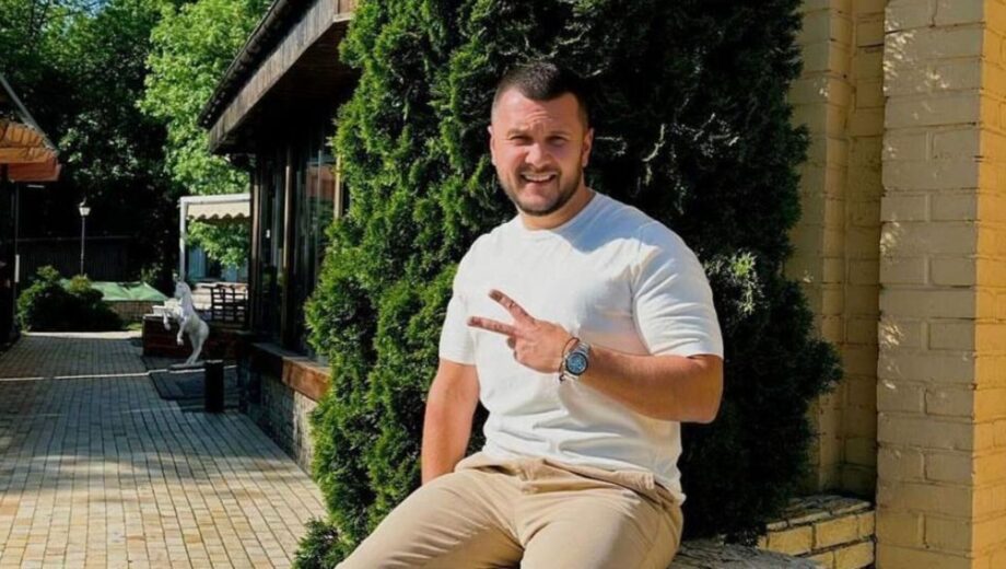 Волонтер Алексей Владимиров: роскошные авто и заграничные путешествия через систему »Шлях»