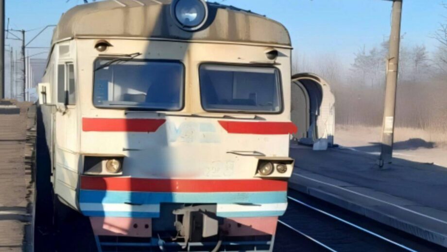 Пассажирский поезд переехал девушку на Фастовщине