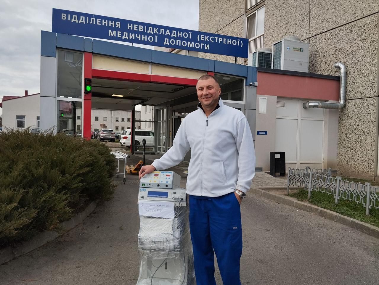 БФ ''Надежда'' с партнерами передали 11 аппаратов ''искусственной почки'' для спасения военных