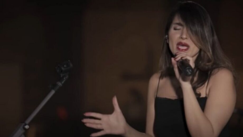 В Ірані затримали співачку, яка на онлайн-концерті в YouTube була без хіджабу