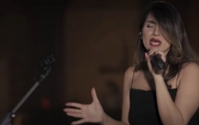 В Иране задержали певицу, которая на онлайн-концерте у YouTube была без хиджаба