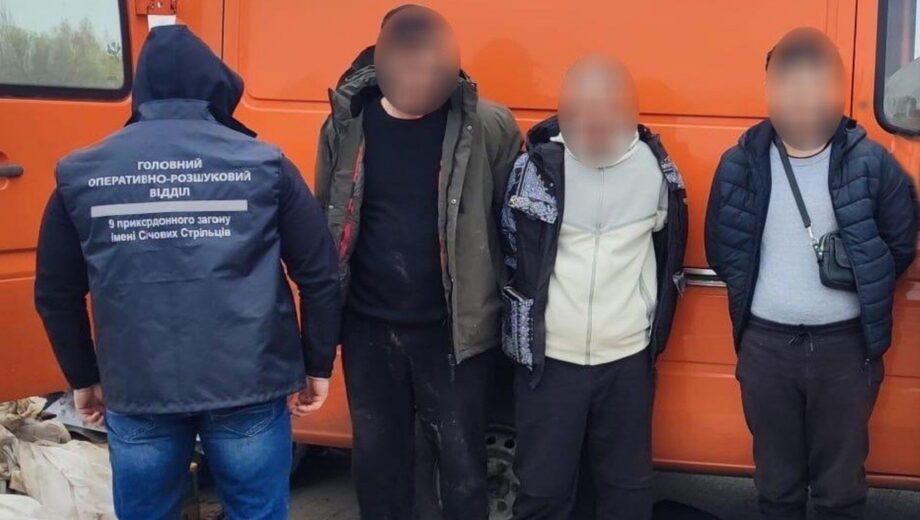 Стройматериалы как прикрытие: в Житомирской области мужчин перевозили в багажнике авто