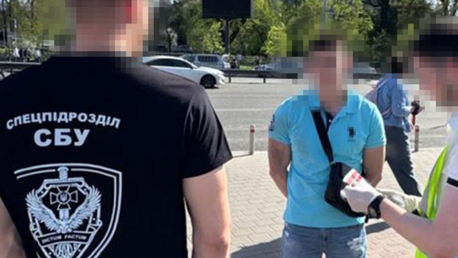 Требовал 15 тысяч за детскую спортплощадку: задержан чиновник столичной администрации