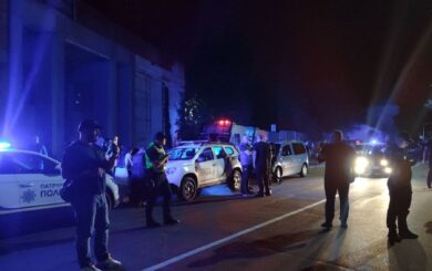 »Выходите, ребята!»: в Виннице митингующие пытались прорваться к мужчинам, задержанным ТЦК