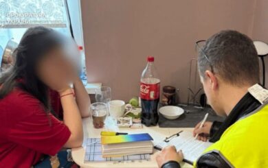 Фейковое »бронирование» от мобилизации: в Киеве разоблачили мошенницу с обещаниями работы в ДТЭК и Укрзализныце