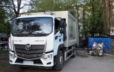 Спресували зі сміттям: комунальника з Житомирщини можуть посадити на 5 років через смерть безхатька