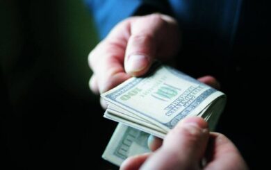 У Черкасах чоловік хотів знятися з розшуку за 500 доларів