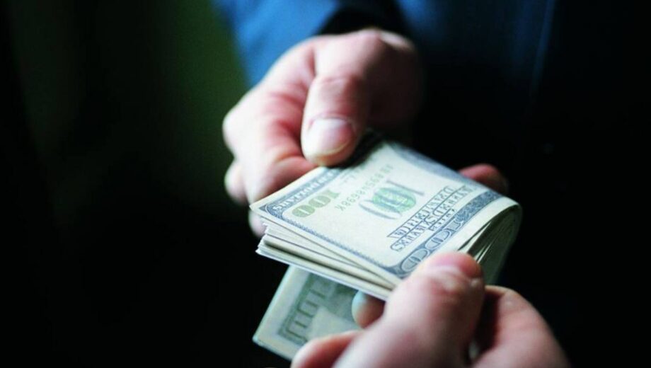 В Черкассах мужчина хотел сняться с розыска за 500 долларов