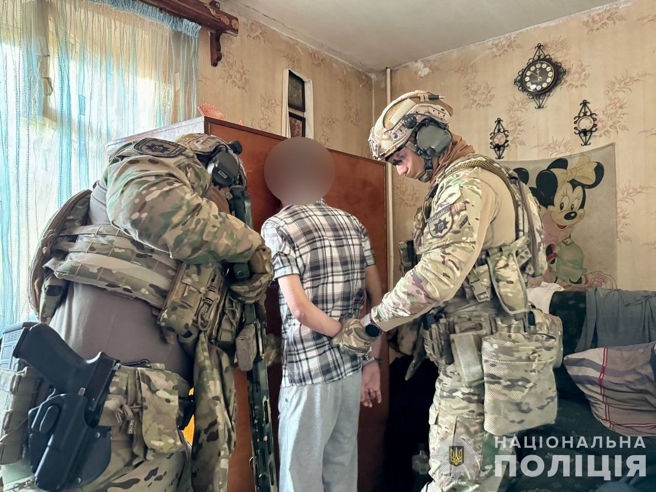 Волынские полицейские ликвидировали наркобизнес: пять задержанных, изъята граната и пистолеты