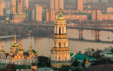 Киев — единственный город, останавливающий коммунальный транспорт во время тревог