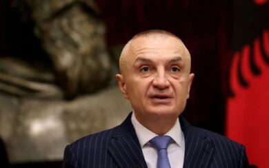 Колишнього президента Албанії затримали в Тирані за звинуваченням у відмиванні грошей