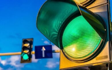 1 травня в Україні з’являться ”смарагдові” світлофори та нові стрілки: що ще зміниться на дорогах