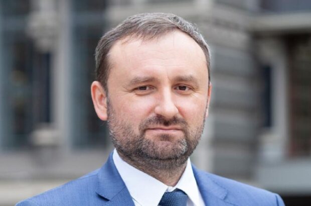 Нерухомість за кордоном і мільйони на рахунках: декларація заступника голови НБУ Матузки