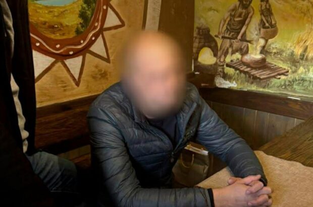 Схема на пути: чиновник Укрзализныци требовал $100 тысяч и получил подозрение