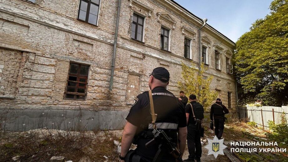 У Києві у дворі знайшли людські рештки: у поліції пояснили їх походження