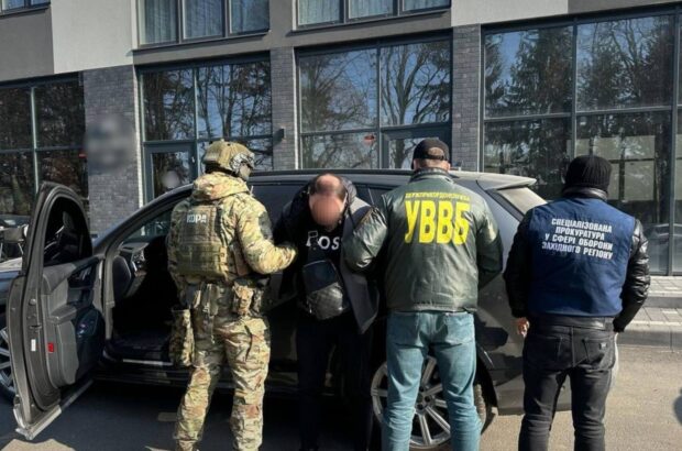 Хабар у $7000 і підробка документів: як намагалися перетнути кордон