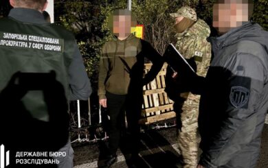 До 12 лет тюрьмы: дезертир зарабатывал на незаконном выезде военных