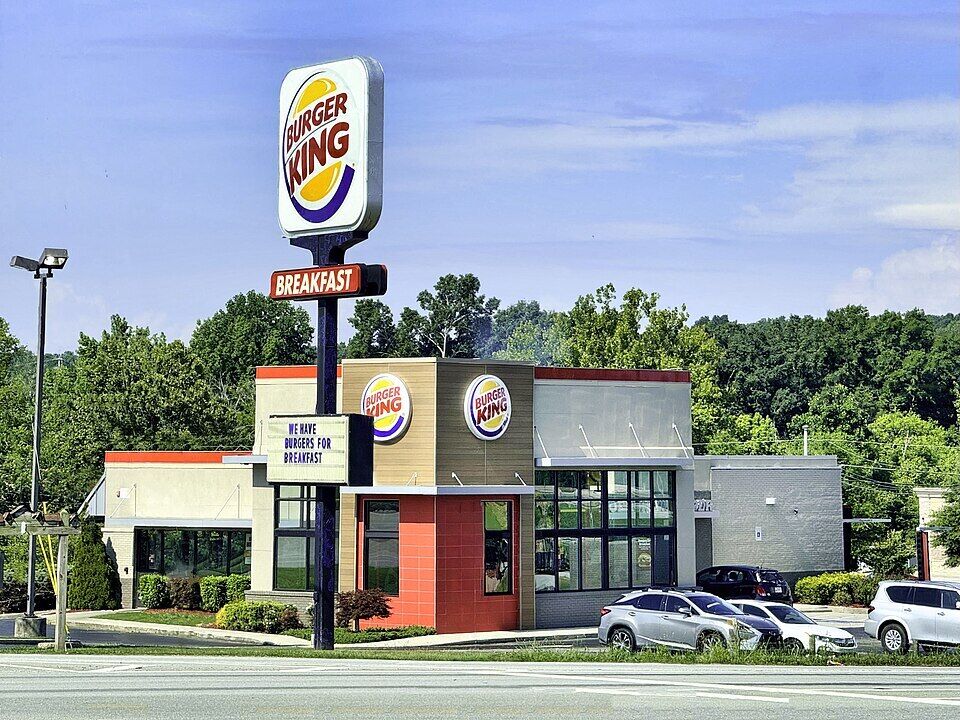 Burger King в Казахстане оказался в центре скандала из-за травли повара с аутизмом