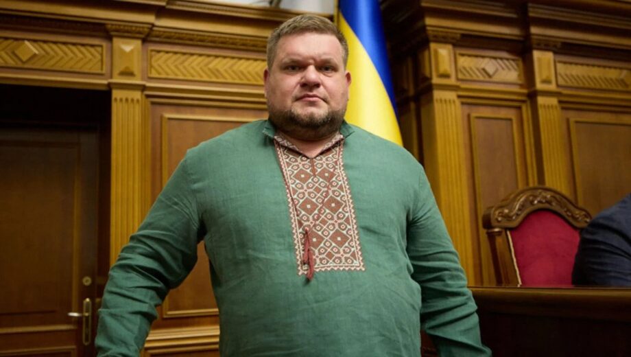 Нардеп Клочко устроил ритуал с маком в зале суда
