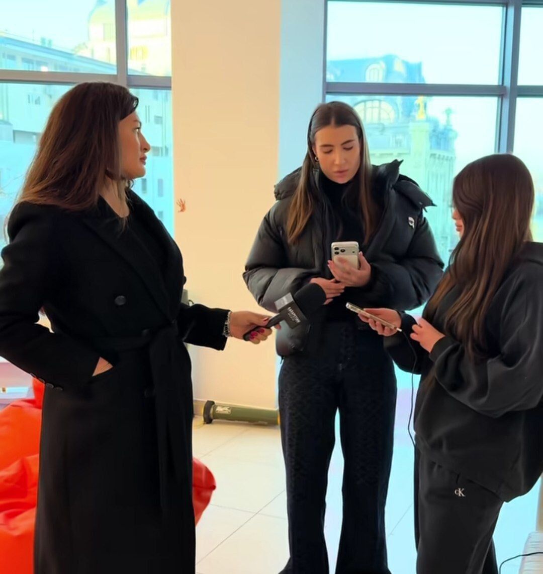 Анжелика Карапетян и Тамара Кирилюк прибыли в заведение ''Cat lounge''