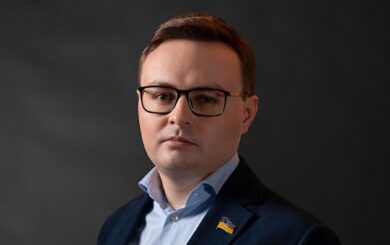 Миллионное состояние и просроченные »презенты» детям: нардеп Пушкаренко избегает общения с медиа?
