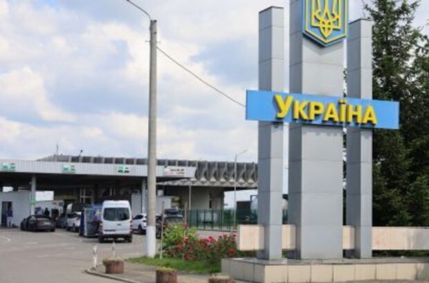 Штрафи до 1000 євро на кордоні: які продукти українцям категорично заборонено вивозити за межі країни