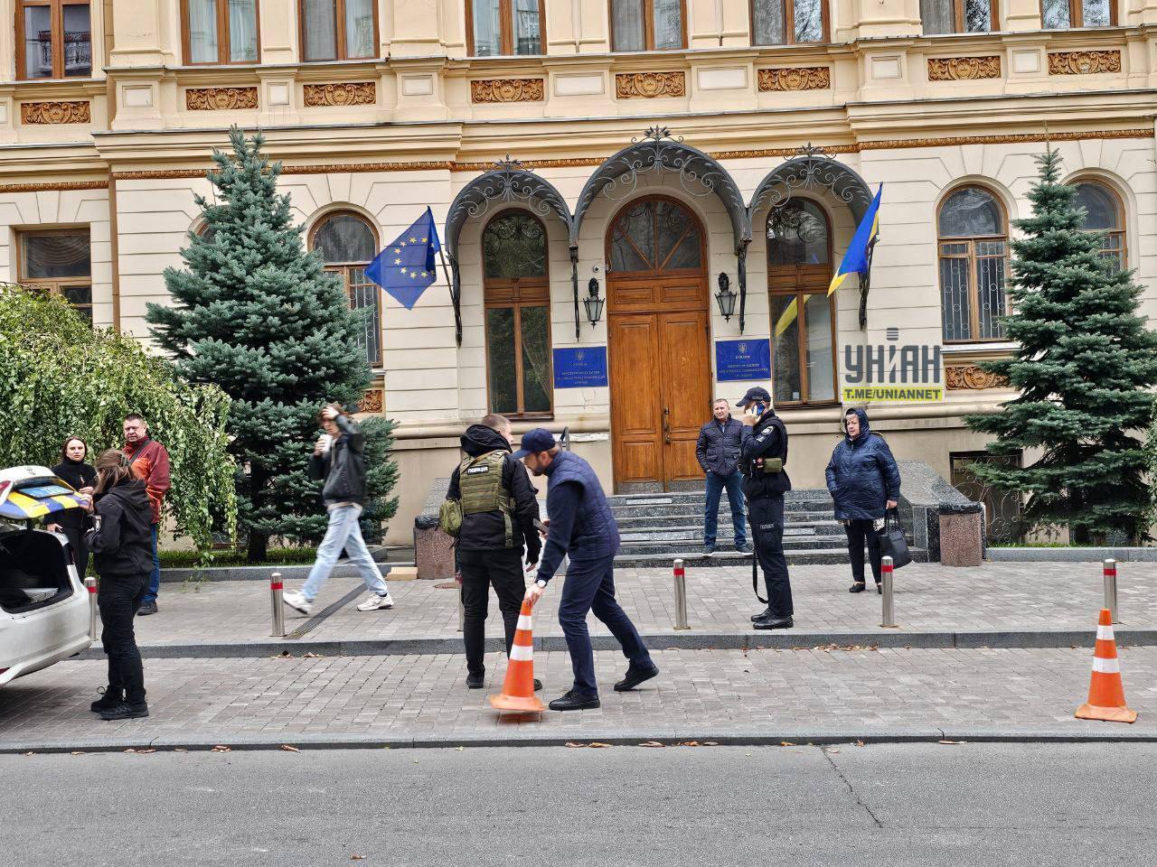 В Киеве проверяют Министерство культуры и учебные заведения после сообщения о минировании